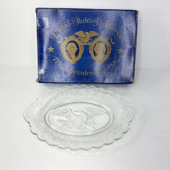 Avon Vintage United States 1776 Bicentennial 1976 Glass Plate and 2pc Soap Set - Picture 2 of 11